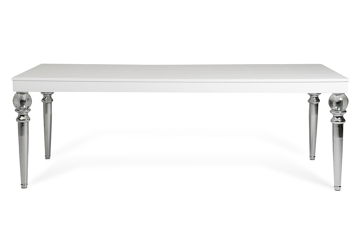 Homeroots 31" White Crocodile Dining Table with Crystal Clear Legs 284182